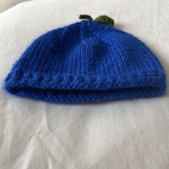 Baby hand knitted winter baby hat blueberry design - Picture 4 of 8